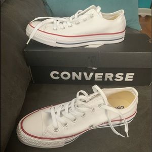 Converse Sneakers Size 8 in womens, 6 in mens
